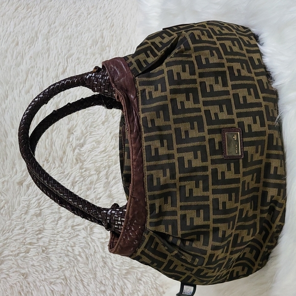 💯 Authentic Fendi Handbag 🍀 - Picture 9 of 15